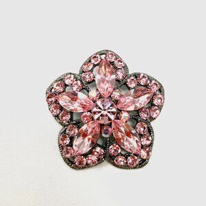 🆕 On Trend Lite Rose Cluster Crystal Accent Pin